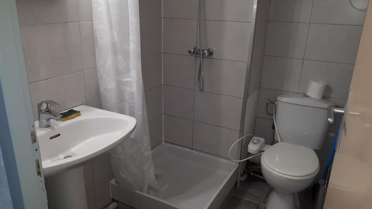 Studio Cabine Avec Jardinet A 30 M De La Plage, Au Calme. Gruissan Exteriör bild