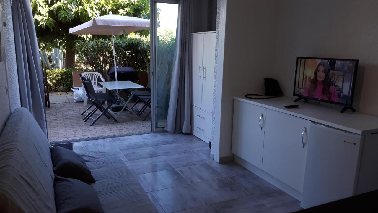 Studio Cabine Avec Jardinet A 30 M De La Plage, Au Calme. Gruissan Exteriör bild